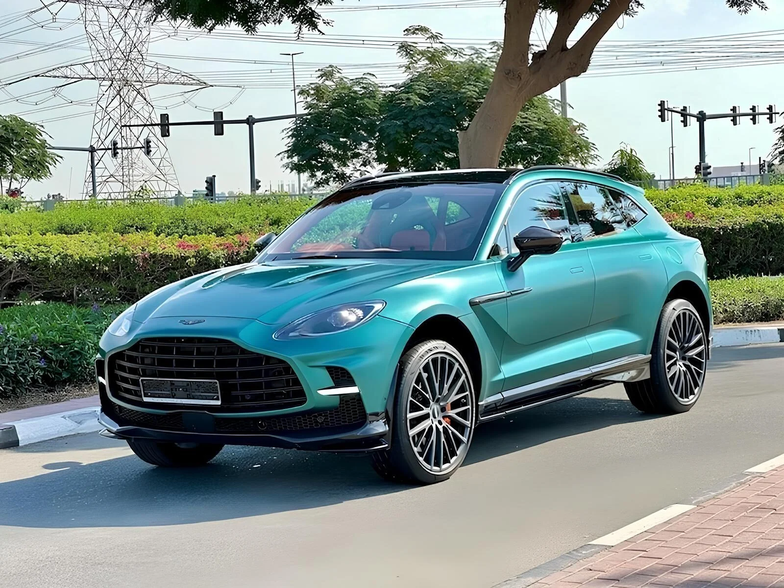 Aston Martin DBX 707
