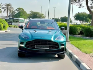 Aston Martin DBX 707