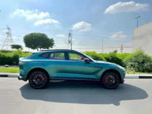 Aston Martin DBX 707