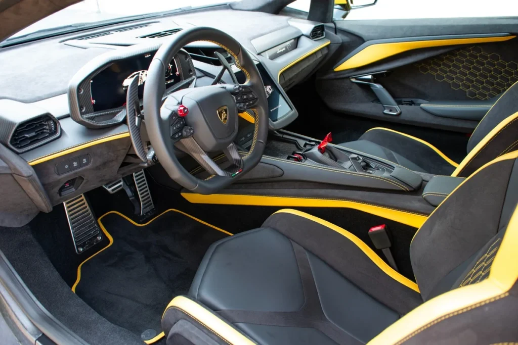 Lamborghini Revuelto