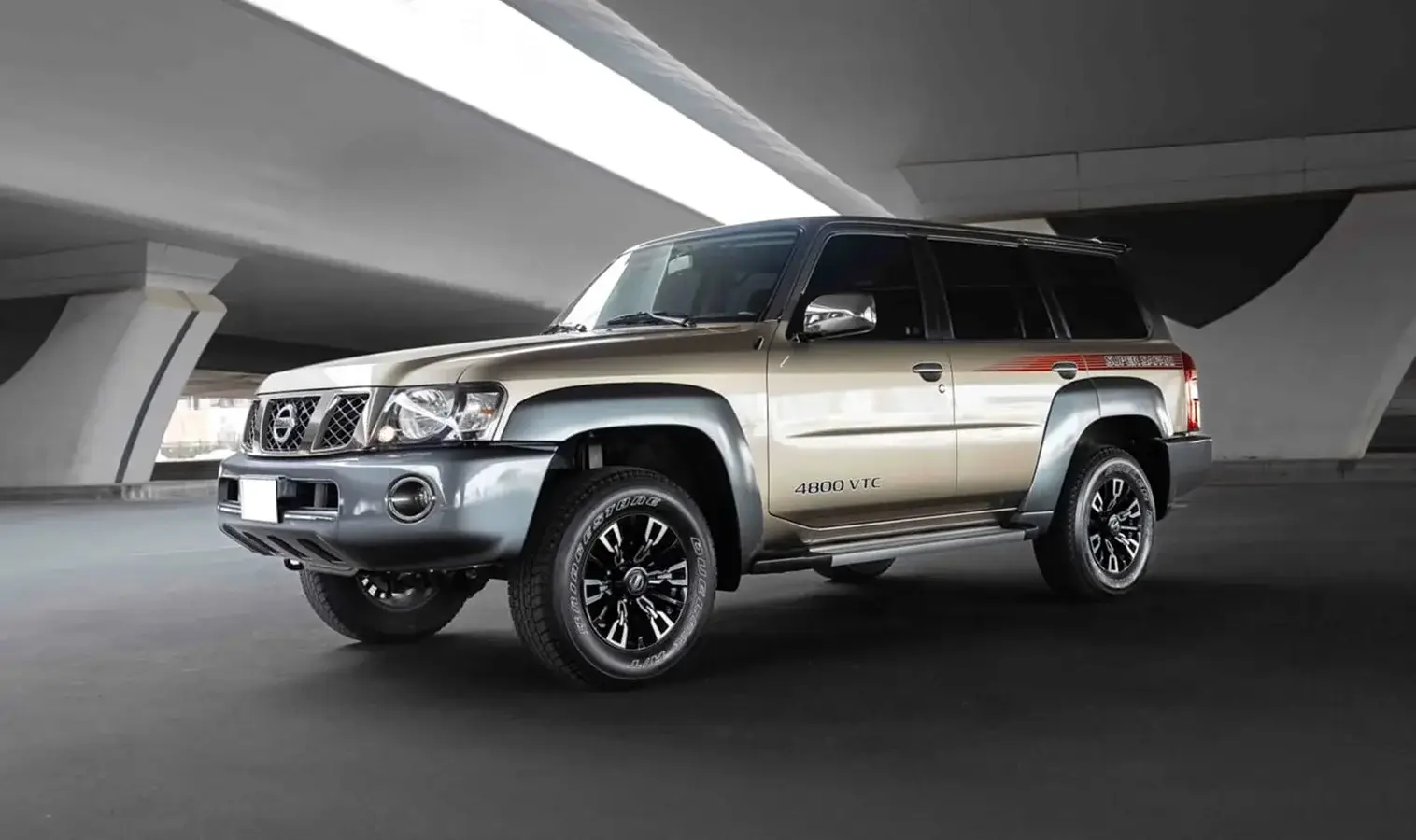 Nissan Patrol Super Safari Gray/Golden
